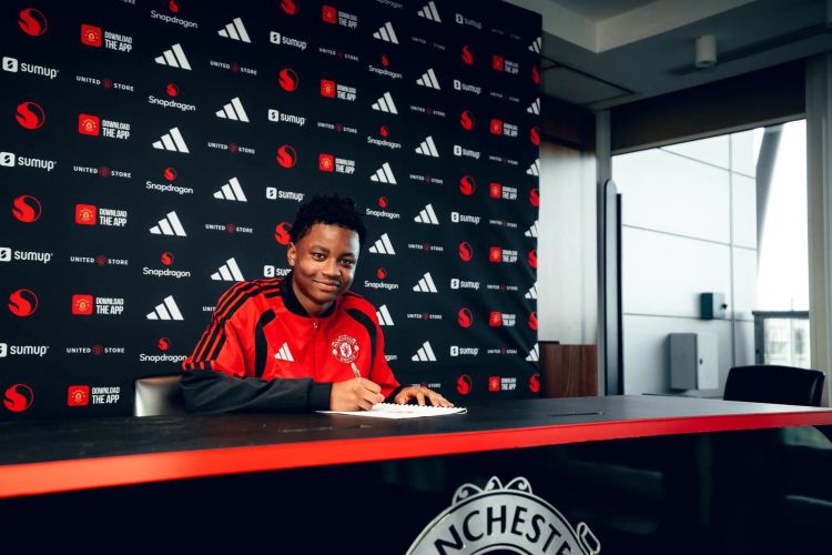 “Mançester Yunayted” “Liverpul”un 16 yaşlı futbolçusunu transfer etdi