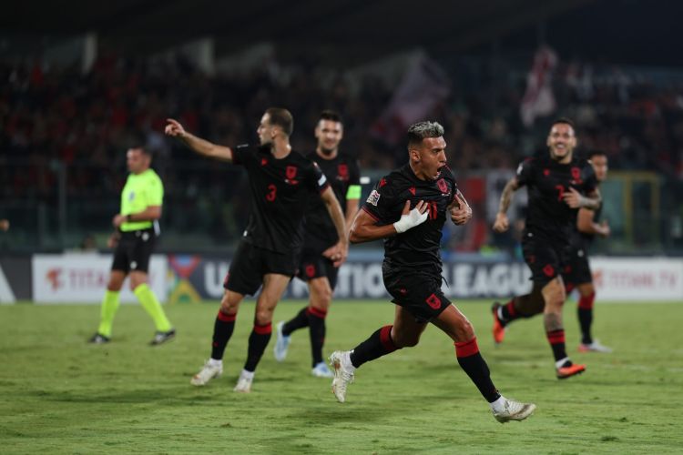 Albaniya San-Marinonu darmadağın etdi