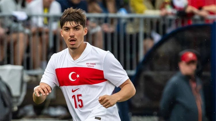 Türkiyə millisinin heyətinə iki futbolçu cəlb olunub