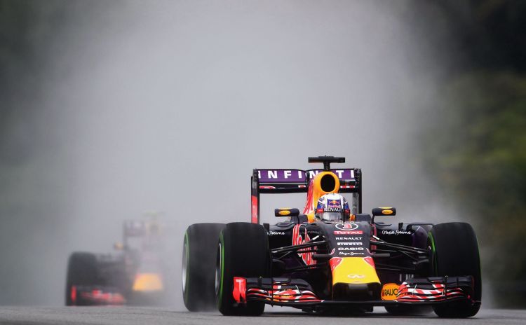 Verstappen Bəhreyndə risk etdi  - yağış gözlədi, amma ...