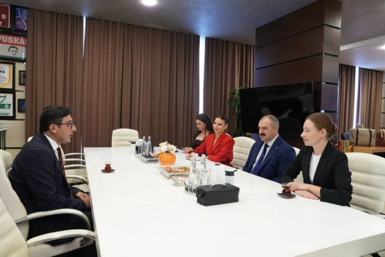 Fərid Qayıbov Belarus Milli Olimpiya Komitəsinin prezidenti ilə görüşüb