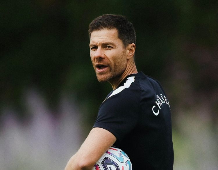 Xabi Alonso Estevaonun “Çelsi”də az oyun vaxtı almasına aydınlıq gətirdi