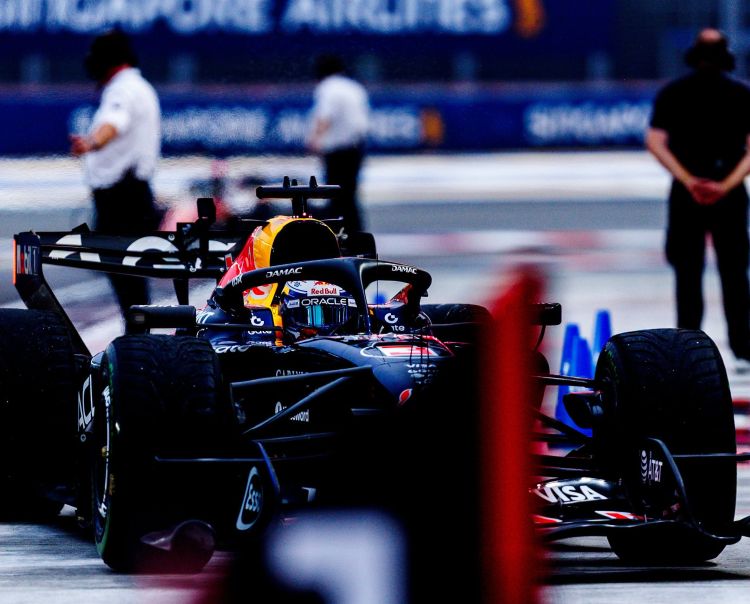 Maks Verstappen Sinqapurda ilk dəfə sprint yarışının qalibi oldu