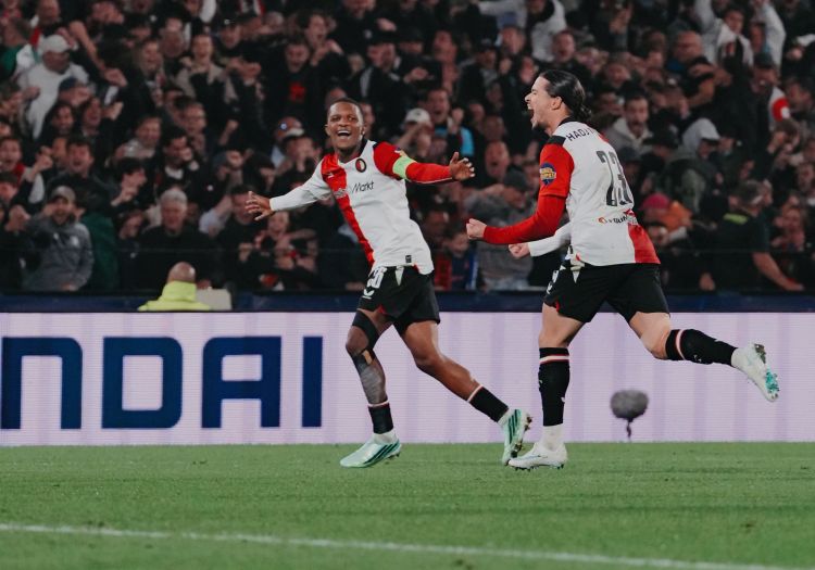 “Feyenoord” “Komo”nu son dəqiqələrdə məğlub etdi