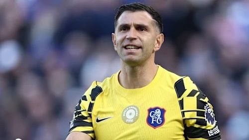 Emiliano Martines çənə əməliyyatı keçirib