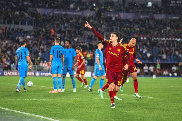 “Roma” “Slovan”ı darmadağın etdi