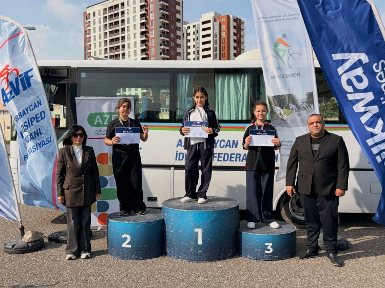 Binəqədi məktəbliləri arasında velosiped yarışı keçirilib