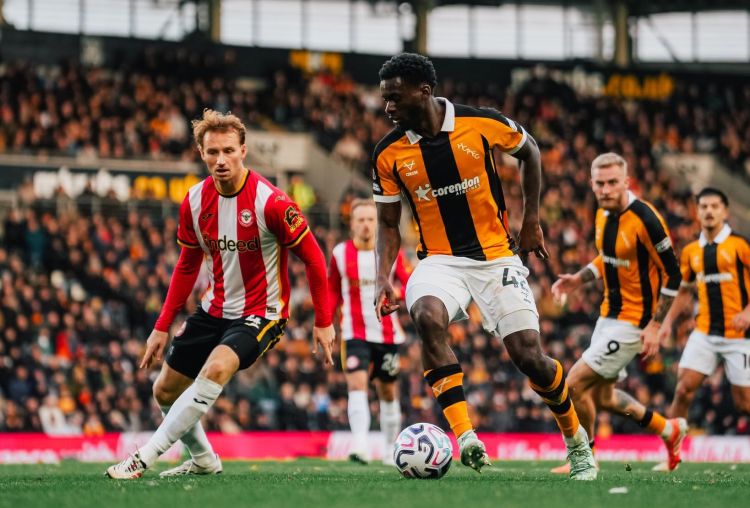 “Hall Siti” doğma meydanda “Brentford”la heç-heçə etdi