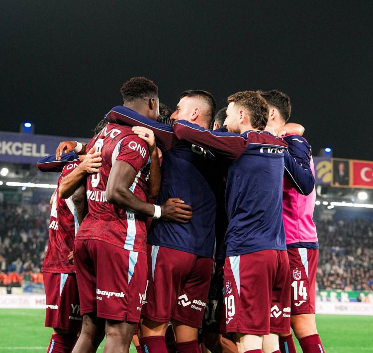 “Trabzonspor” iki top fərqi ilə geridə olduğu matçda möhtəşəm qələbə qazandı