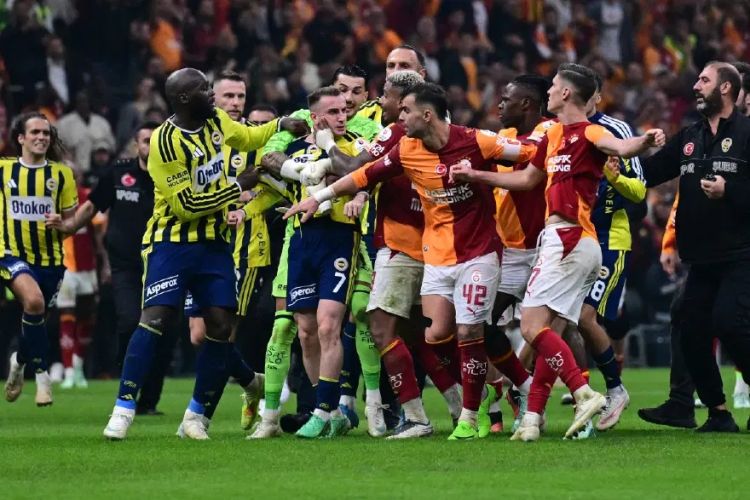 “Fənərbağça” və “Qalatasaray”ın futbolçularına cəza verilib