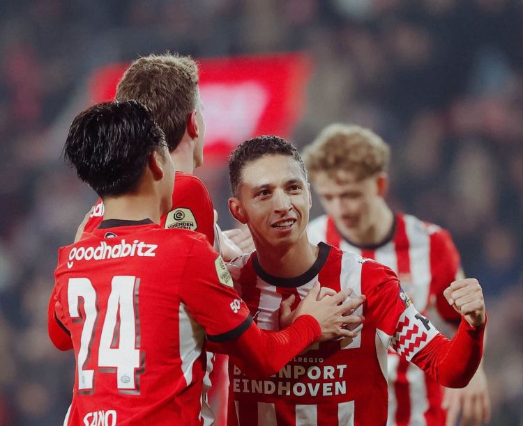 PSV “Villem II”ni darmadağın etdi